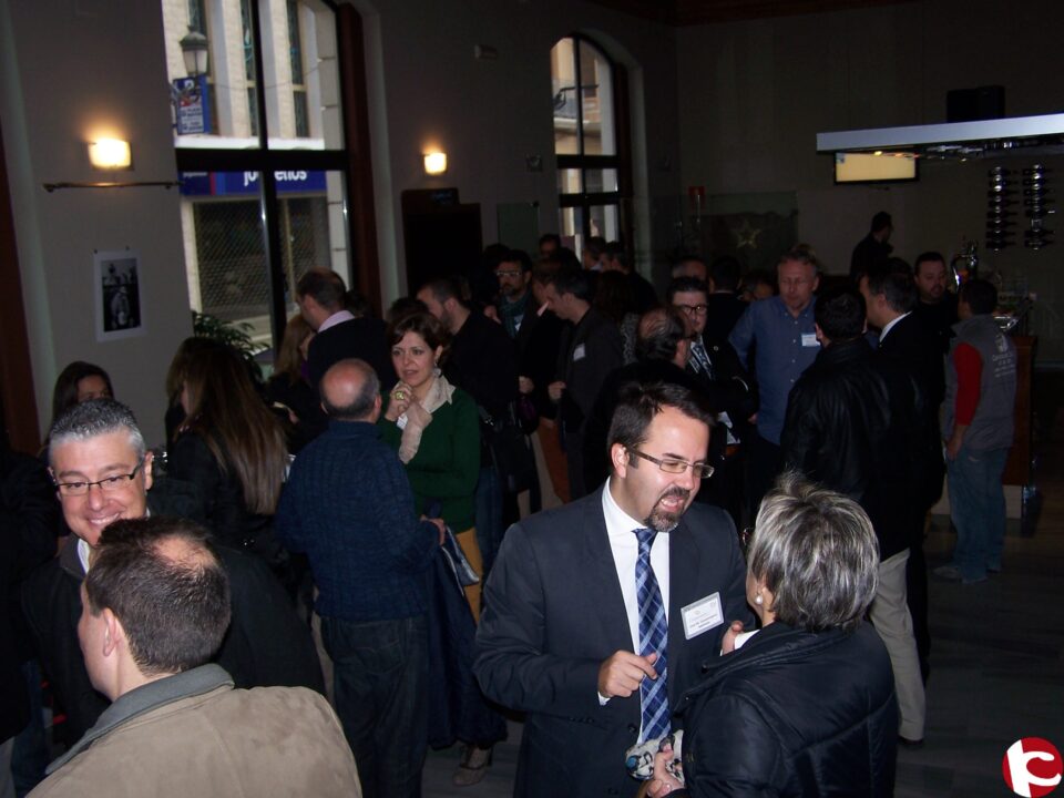 Ochenta empresarios abren el Casino a las seis y media de la mañana