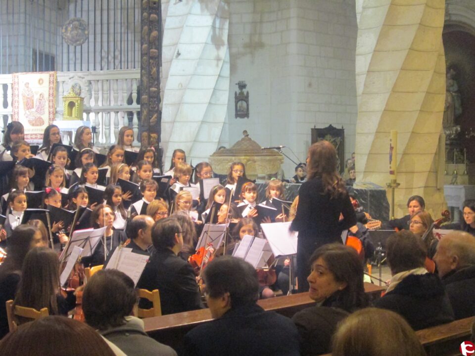 Concierto de la Oruesta de Cámara de la Sociedad y el coro de Paulas