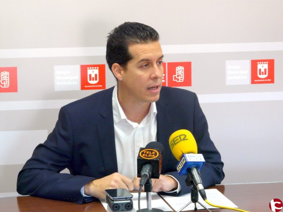 Alfaro insta a la alcaldesa a que exija a la Generalitat Valenciana una solución a los impagos al Centro de Mayores de Elda