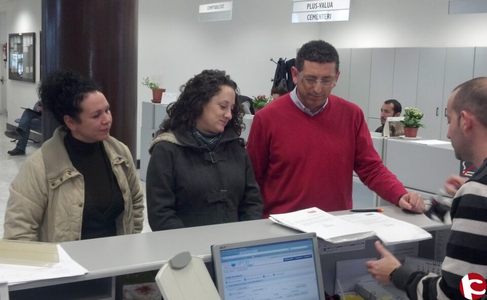 PSOE PETRER: Presentan más de 400 firmas para que se repongan