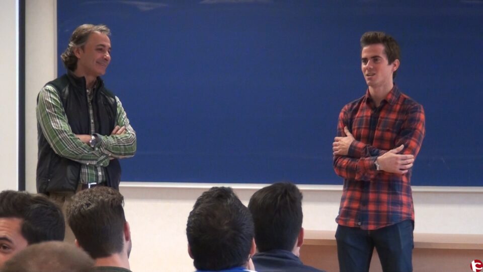 Nico Terol imparte una conferencia a estudiantes de Ciencias de la Actividad Física y del Deporte de la UMH