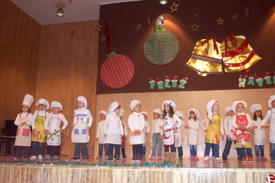 Los alumnos de Infantild el Colegio Público Jorge Juan han despedido hoy el curso con un festival navideño