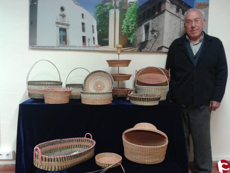 EXPOSICIÓN DE ARTESANÍA EN ESPARTO E HILO realizada por Tomás Serrano