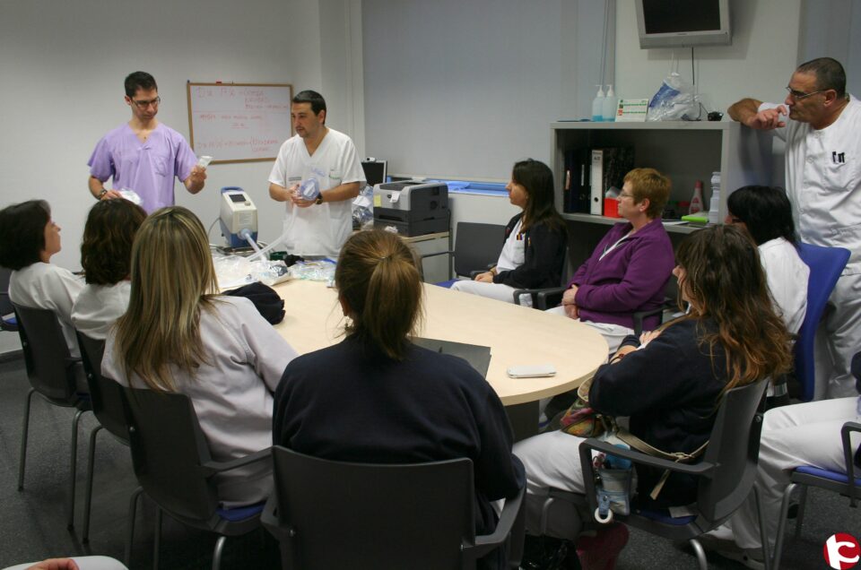 Urgencias de Elda inicia sesiones clínicas de enfermería para unificar los cuidados