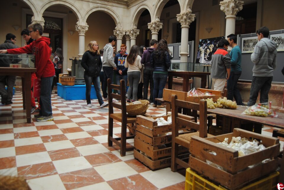 La concejalía de Agricultura apuesta por mantener la Feria de la Uva los próximos años tras el éxito de la primera edición