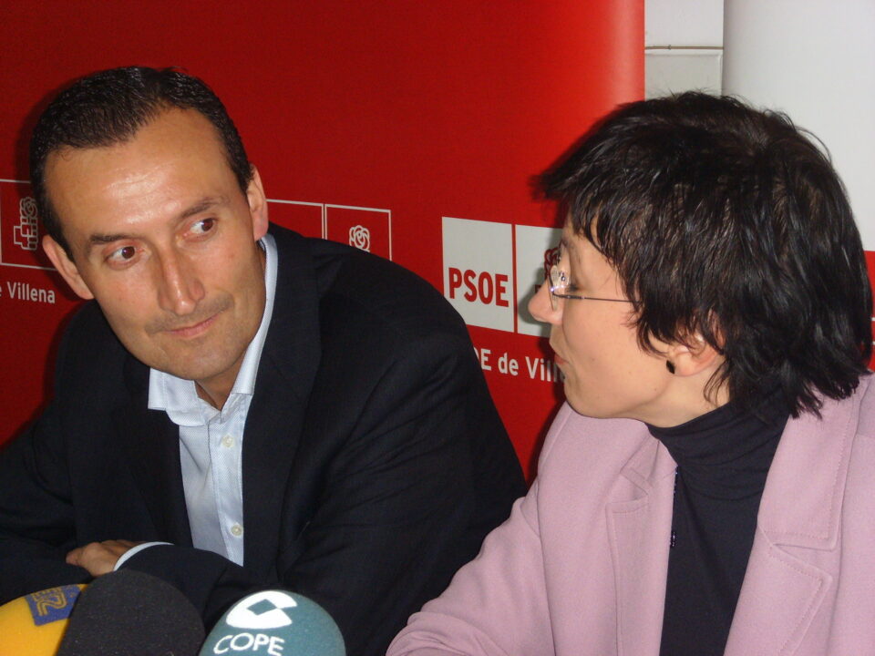 El PSOE inicia la campaña de las Elecciones Generales con "Z" de Zapatero. Los Socialistas presentarán una moción para que se cedan terrenos con el fin que se construya la comisaría de policía