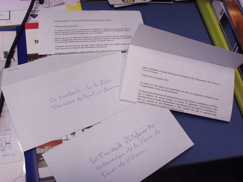 Plataforma Plaza de Toros y Peña Cultural Taurina no aceptan la carta de dimisión de Tarsicio Hernández. La alcaldesa convocará una reunión para que participen en el proyecto de rehabilitación