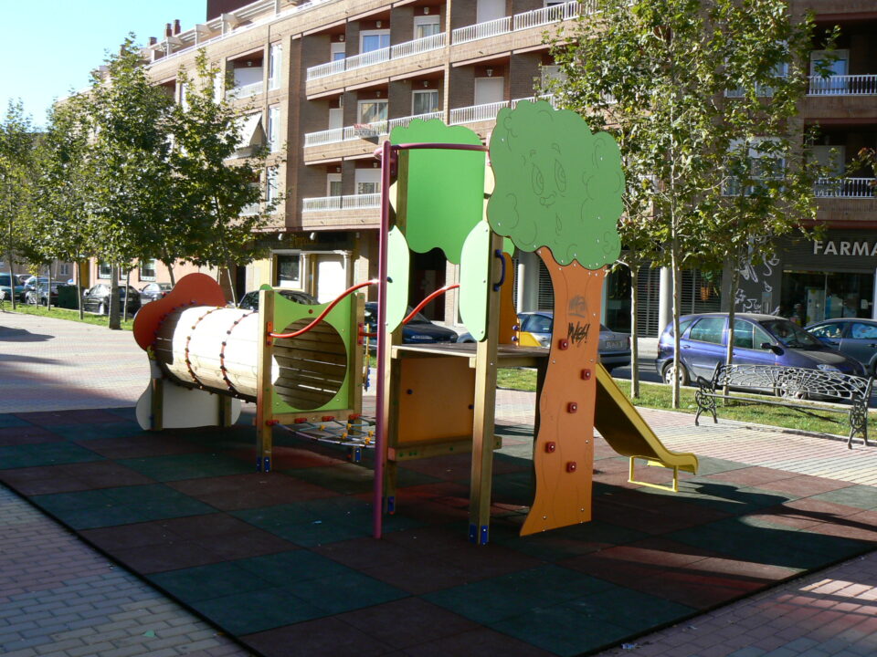 El Ayuntamiento ha creado dos nuevos parques infantiles en las zonas del Boulevar y el Huerto Real