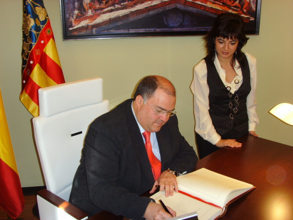 El Conseller de Justicia Fernanado De Rosa anuncia un Palacio de Justicia y un tercer juzgado. Se invierten 13.000.000 de  en Justicia