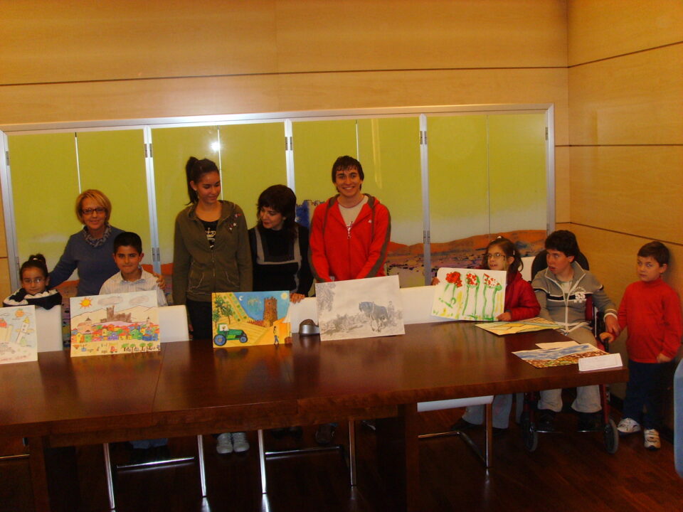 Se entregan los premios del concurso de dibujo de la feria del campo