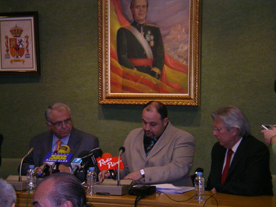 Firma del convenio de colaboración entre COCEMFE y Bienestar Social