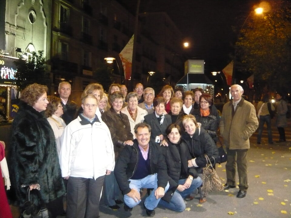 Un grupo de ibenses acude al musical del Dúo Dinámico