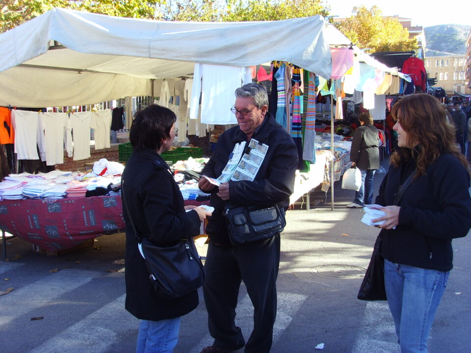 Le federación de vecinos remite un escrito a la alcaldesa pidiendo explicaciones sobre la negatividad que mostró el gobierno municipal con el PSOE sobre el reparto de propaganda