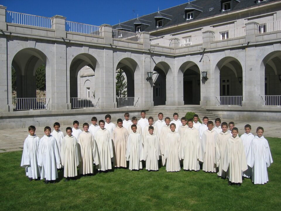 Uno de los mejores coros de Niños (Voces blancas) del mundo en el Santuario de las Virtudes