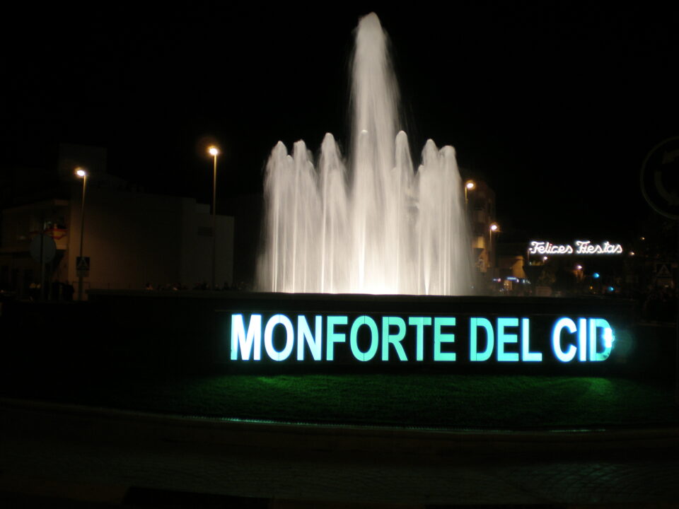 Monforte inaugura una espectacular fuente