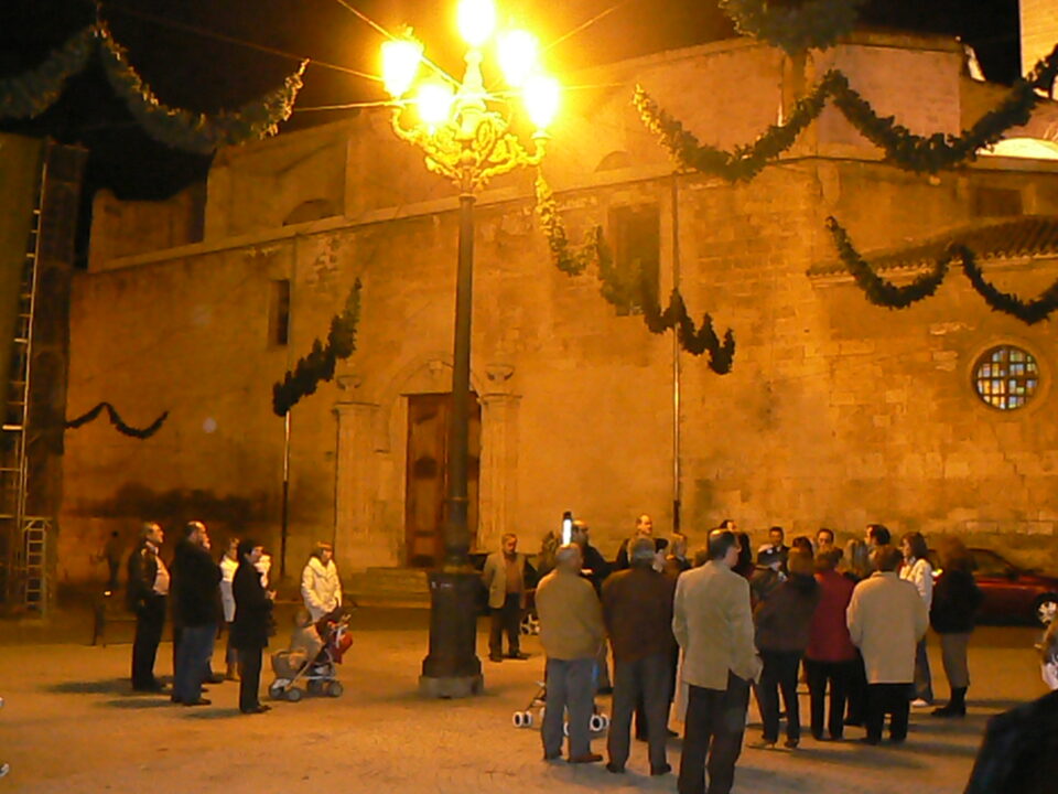 Los miembros de la corporación municipal se ha concentrado para mostrar su rechazo como demócratas a la dictadura de la barbarie terrorista