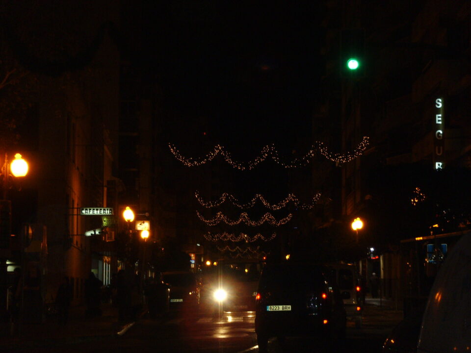 Malestar entre los vecinos de la zona de La Morenica al no llegar la iluminación extraordinaria de Navidad