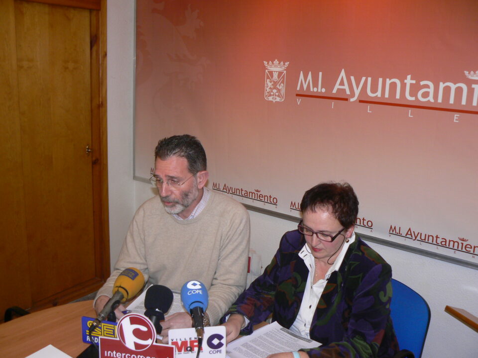 Francisco Abellán y Pilar Díaz directora de las bibliotecas