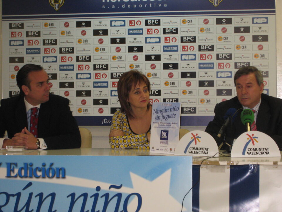 El Ayuntamiento de Ibi y Feber-Famosa colaboran en la V Edición de la campaña Ningún niño sin juguetes