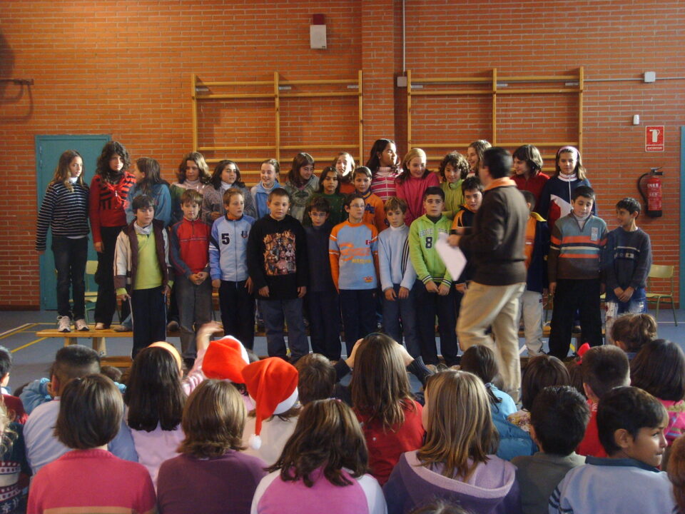 Alumnos del Colegio Divina Aurora ofrecen un concierto de Navidad