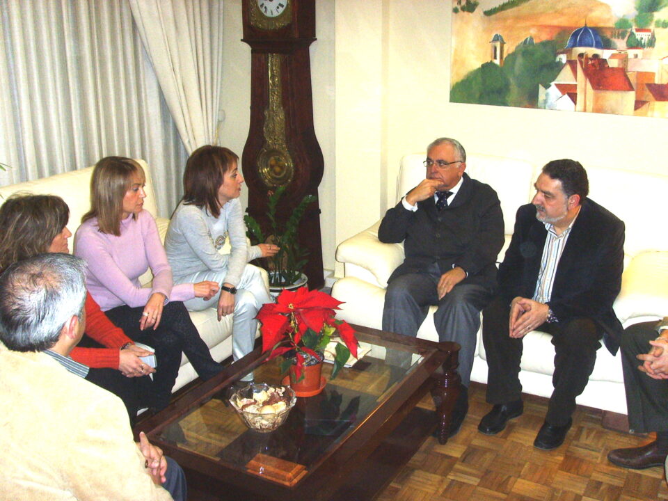 Cotino anuncia la construcción del primer Centro de Día para enfermos de Alzheimer en Ibi. El Vicepresidente ha recordado que durante 2008 y principios de 2009 se construirán otros cuatro en Castellón