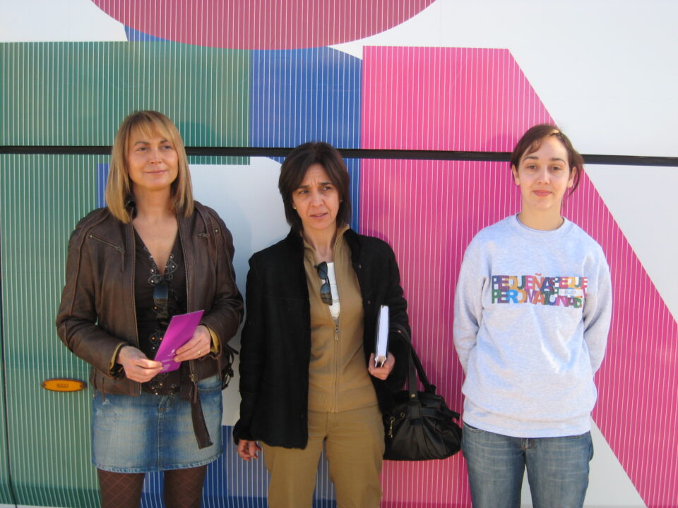 Servicios Sociales trae a Ibi el Bus contra la Drogas con el lema Pequeñas pero matonas