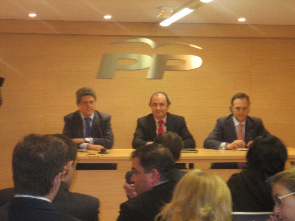 Trillo y Ripoll se han reunido esta tarde con el equipo de campaña del Partido Popular alicantino