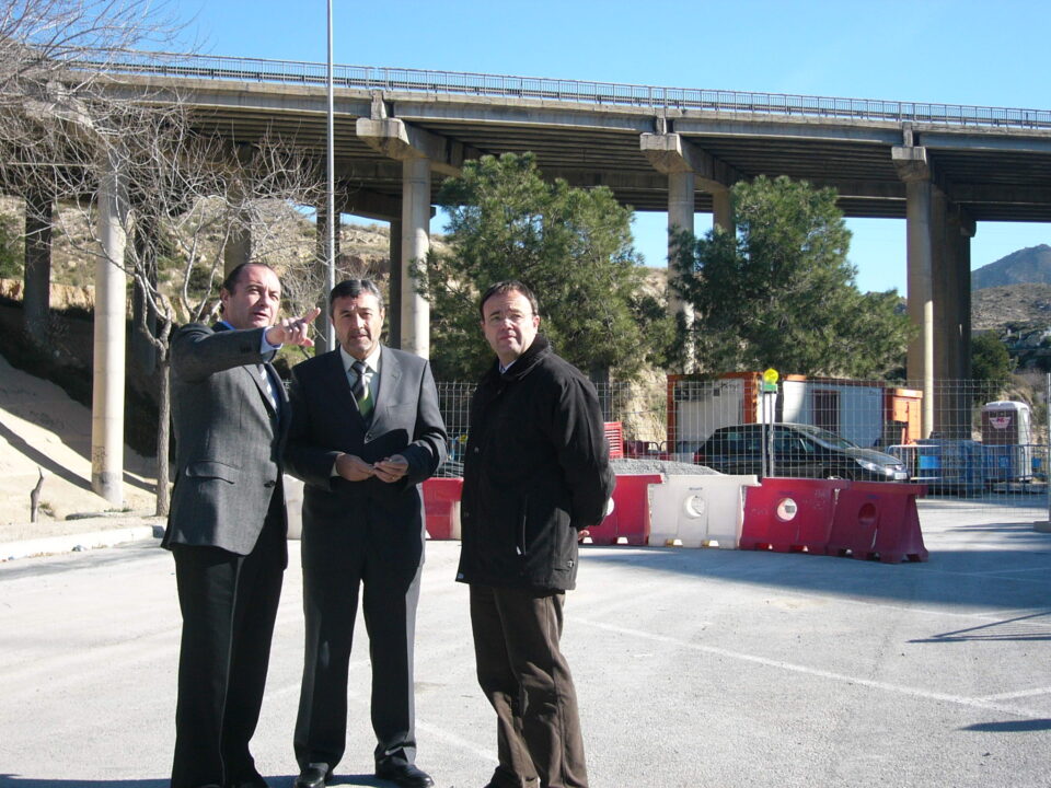 Ripoll y Pascual Díaz visitan las obras del vial que conectará por debajo de la autovía el Casco Histórico con el barrio de Hispanoamérica