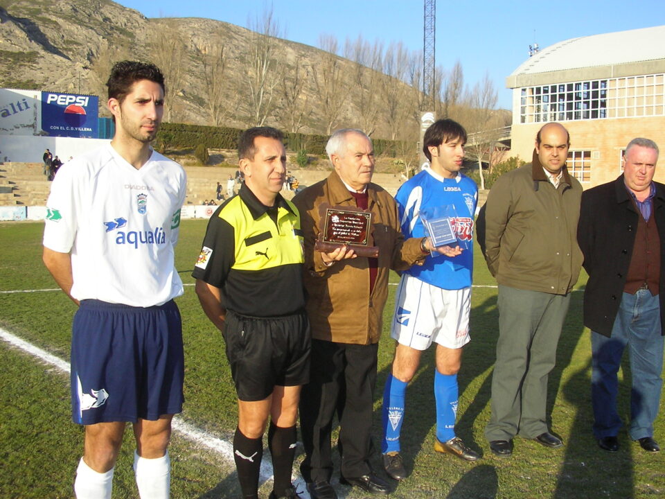 El Villena C. F. rindió homenaje a Salvador Vicedo por su amplia trayectoria en el mundo del fútbol