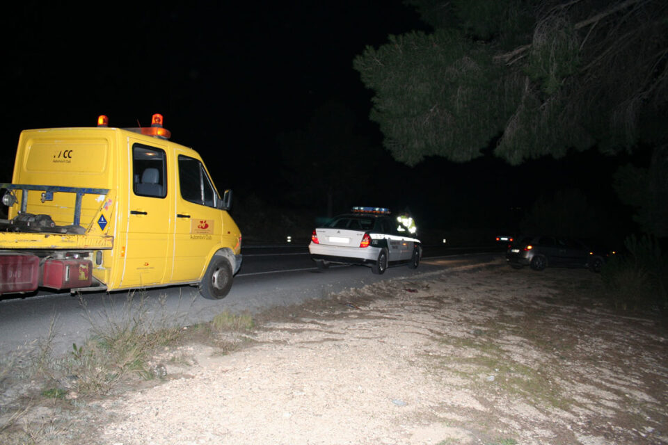 Acccidente de tráfico en el puerto dirección a Castalla