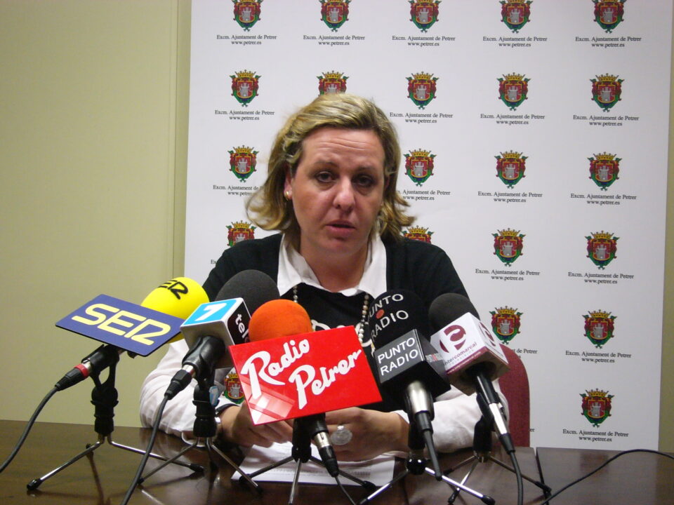 La concejala de Servicios Sociales desmiente al portavoz de Izquierda Unida y asegura que la Ley de Dependencia se aplica correctamente en Petrer desde septiembre