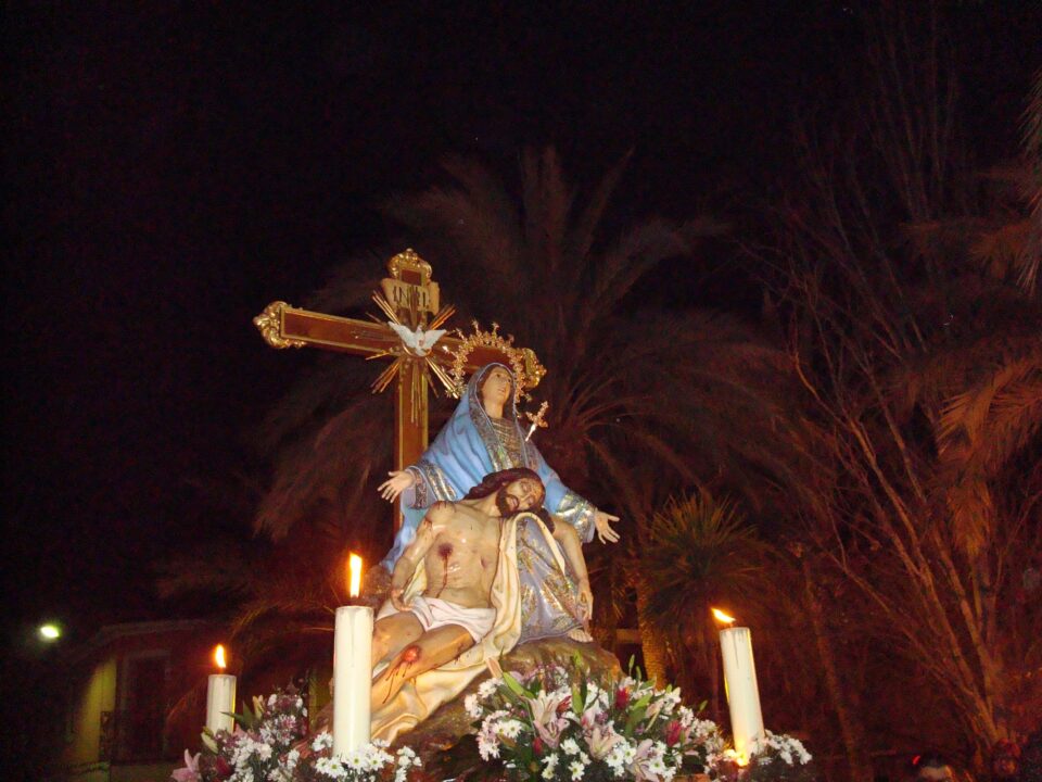 Emotivo viacrucis cuaresmal