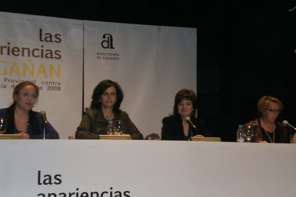 COMIENZA LA CAMPAÑA DE SENSIBILIZACIÓN CONTRA LA VIOLENCIA DE GÉNERO LAS APARIENCIAS ENGAÑAN