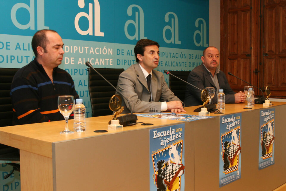 Más de 3.000 alumnos de 15 municipios alicantinos participarán en el Programa de escuelas de ajedrez de la Diputación 2008