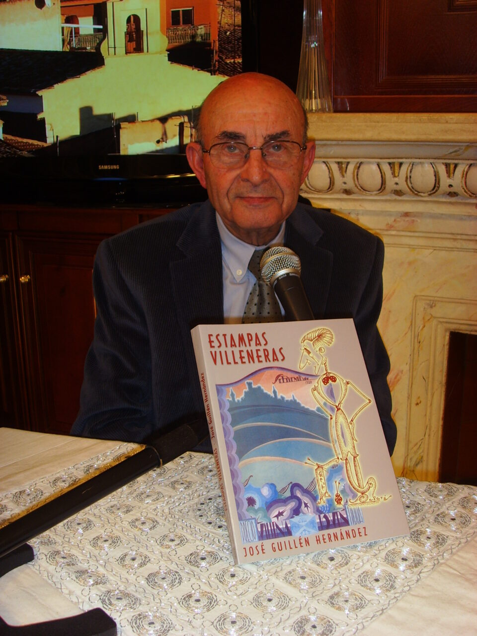 Continúa a la venta el libro "estampas villeneras". Los beneficios serán para APADIS