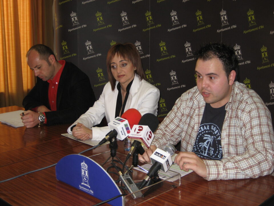 La alcaldesa de Ibi contesta al PSOE ante sus acusaciones