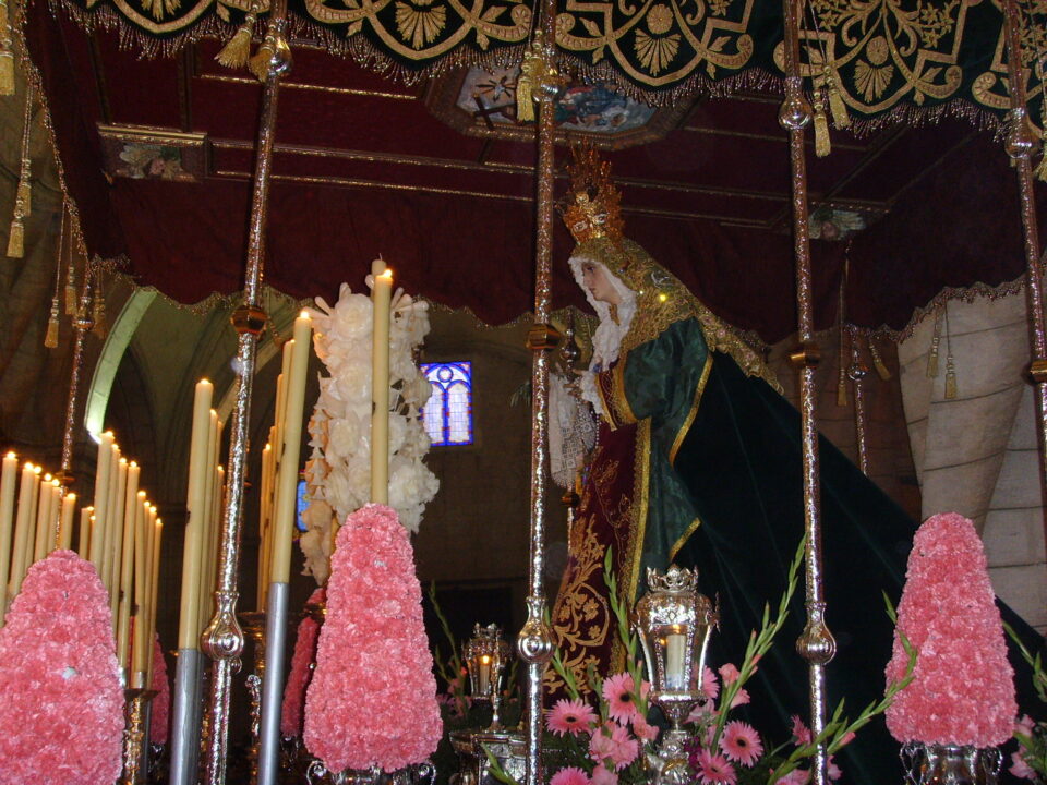 Los costaleros de la Esperanza perfumarán las calles de arte portando a su Virgen el próximo domingo