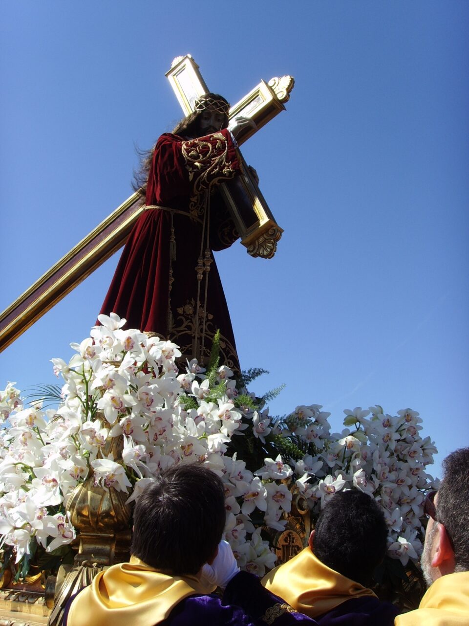 Miles de personas reciben en Tobarra (Albacete) la emotiva bendición de Nuestro Padre Jesús Nazareno en el Calvario