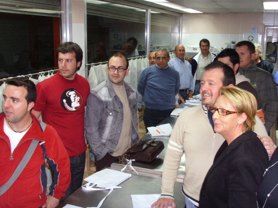 15 hombres adquirirán conocminetos para lavar