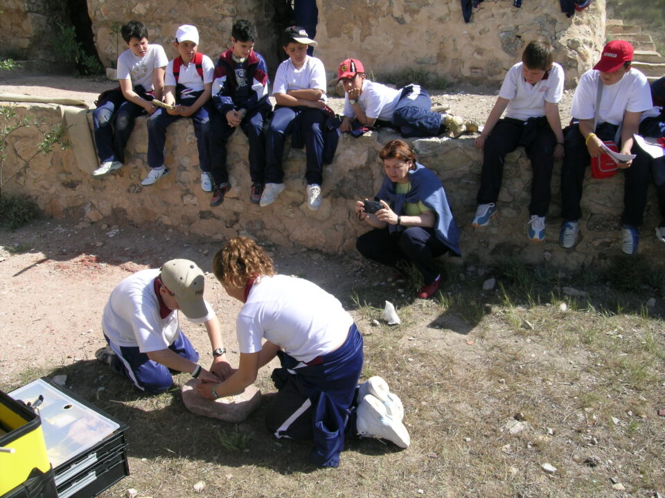 EL AYUNTAMIENTO DE VILLENA PONE EN MARCHA UN TALLER DE PREHISTORIA EN LOS CENTROS ESCOLARES DE LA CIUDAD