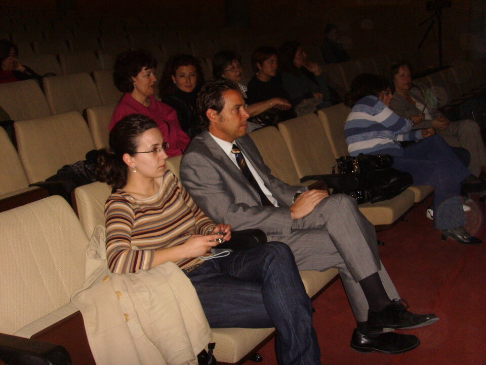 Amnistía Internacional -grupo Villena- participa en las conferencia de la semana Inter Culturas