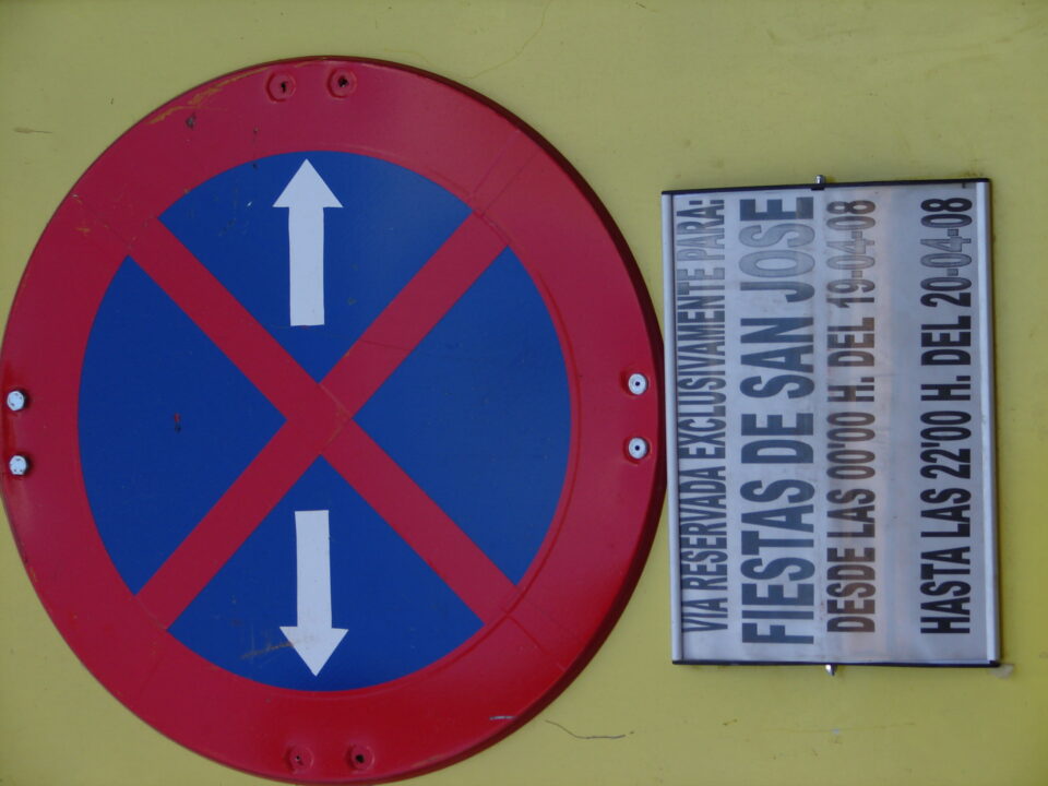 Artículo de opinión. "BURROS Y PERROS"