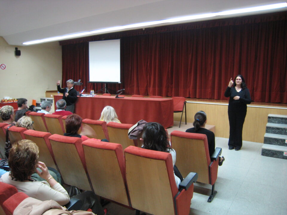 Los ibenses aprenden el estilo de vida saludable en una charla-taller sobre la dieta mediterránea