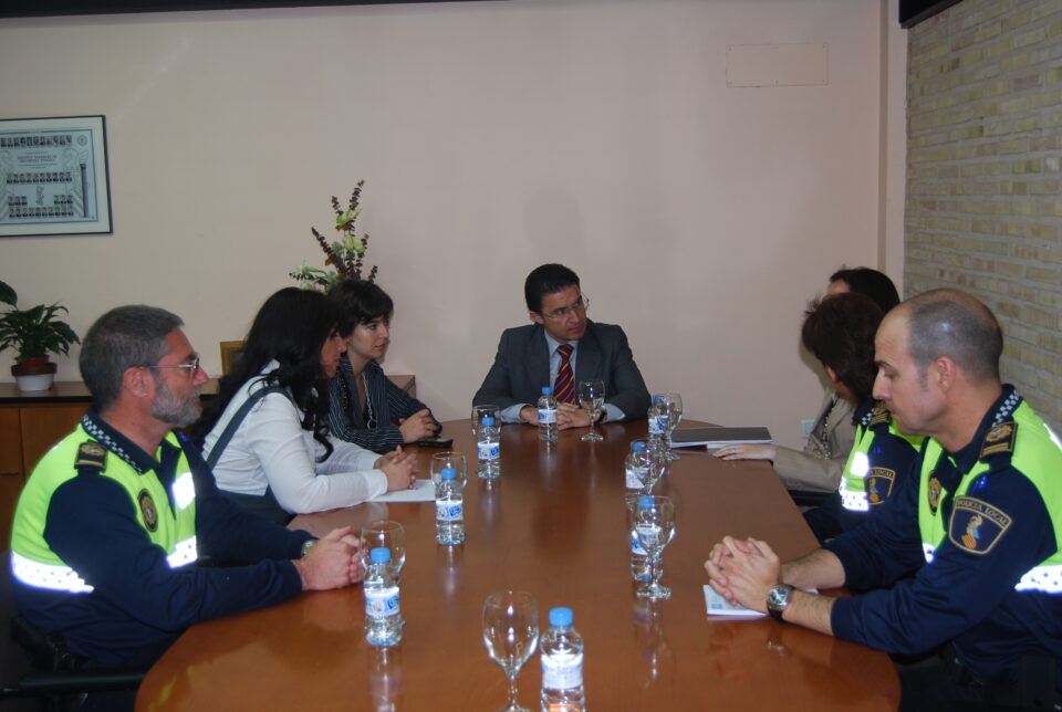 Gobernación impulsa la colaboración entre la Policía de la Generalitat y el 112 con las Policías Locales. El Conseller insta al Ministerio la Comisaría de Policía Nacional