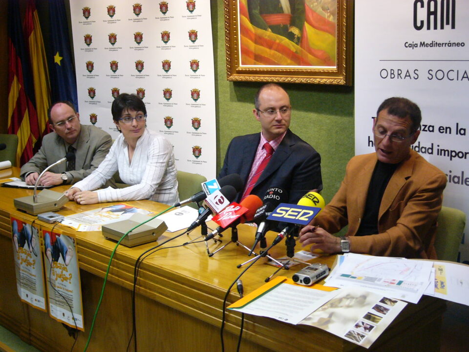 El Ayuntamiento y la CAM ofrecen ocio alternativo en la calle a los más jóvenes de Petrer