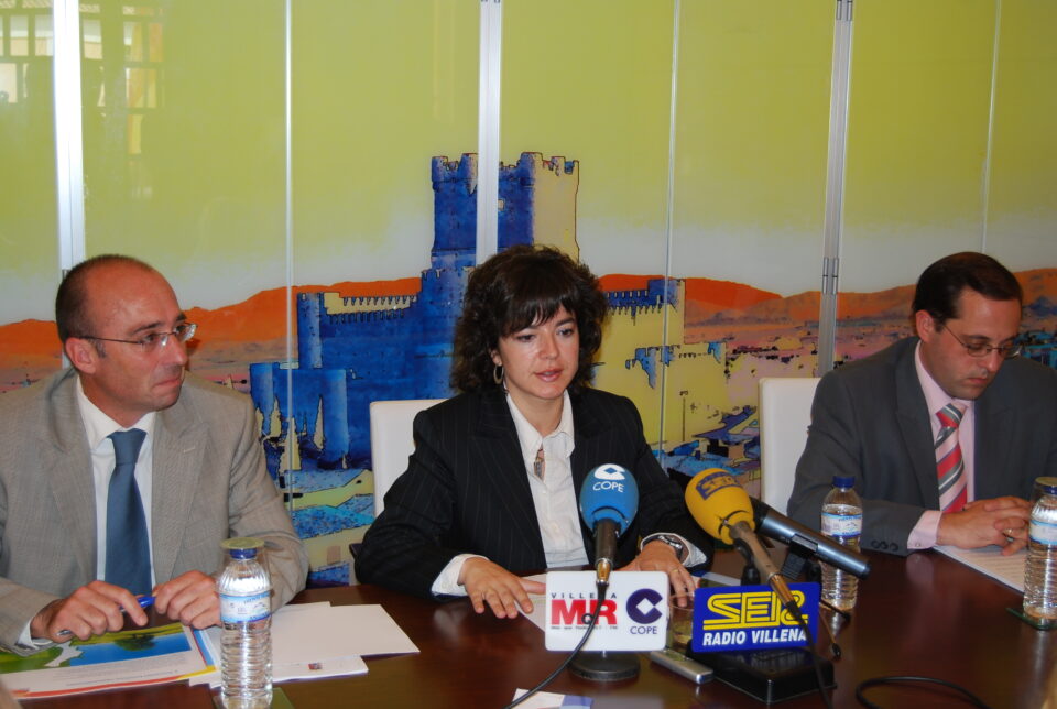 La empresa de energía termoeléctrica Enerstar ha presentado hoy el convenio aprobado por el Ayuntamiento para la creación de su planta solar