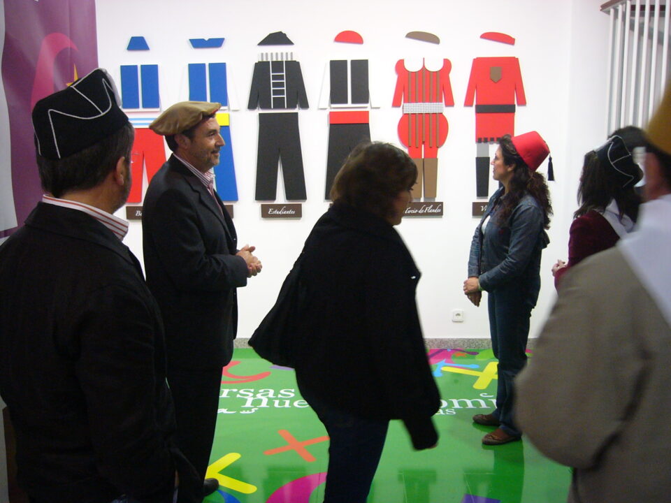 La Oficina de Turismo abre sus puertas el día del patrón para dar a conocer las fiestas de Moros y Cristianos