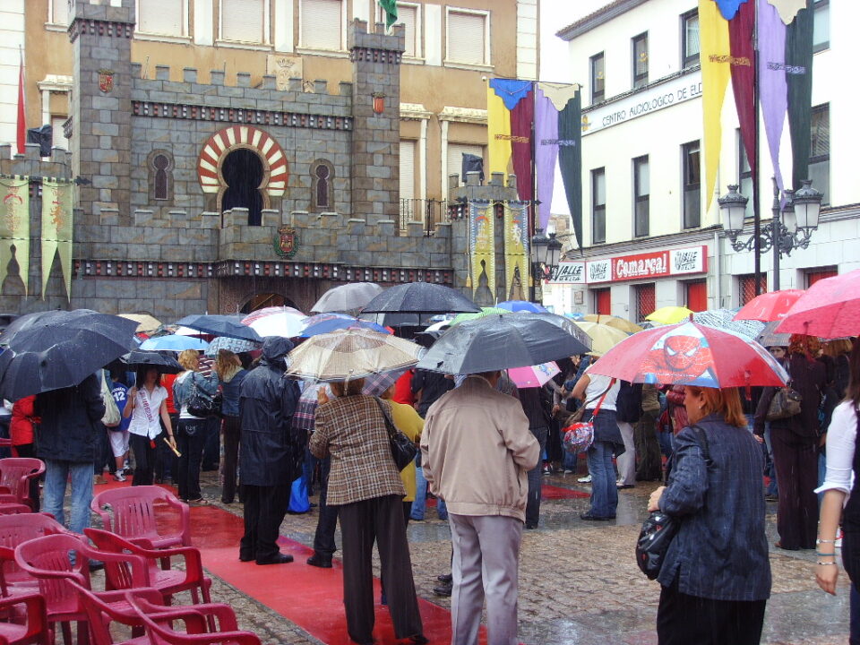 La embajada infantil de La Escuela de Educación Infantil Nuevo Almafrá se desluce por la lluvia