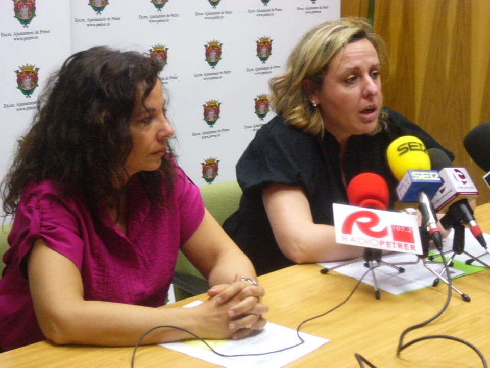 La Cámara de Comercio de Alicante instala una oficina comarcal en el Ayuntamiento de Petrer