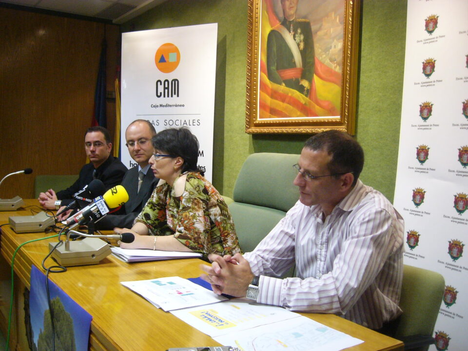 El Ayuntamiento y la CAM ofrecen ocio alternativo en la calle a los más jóvenes de Petrer